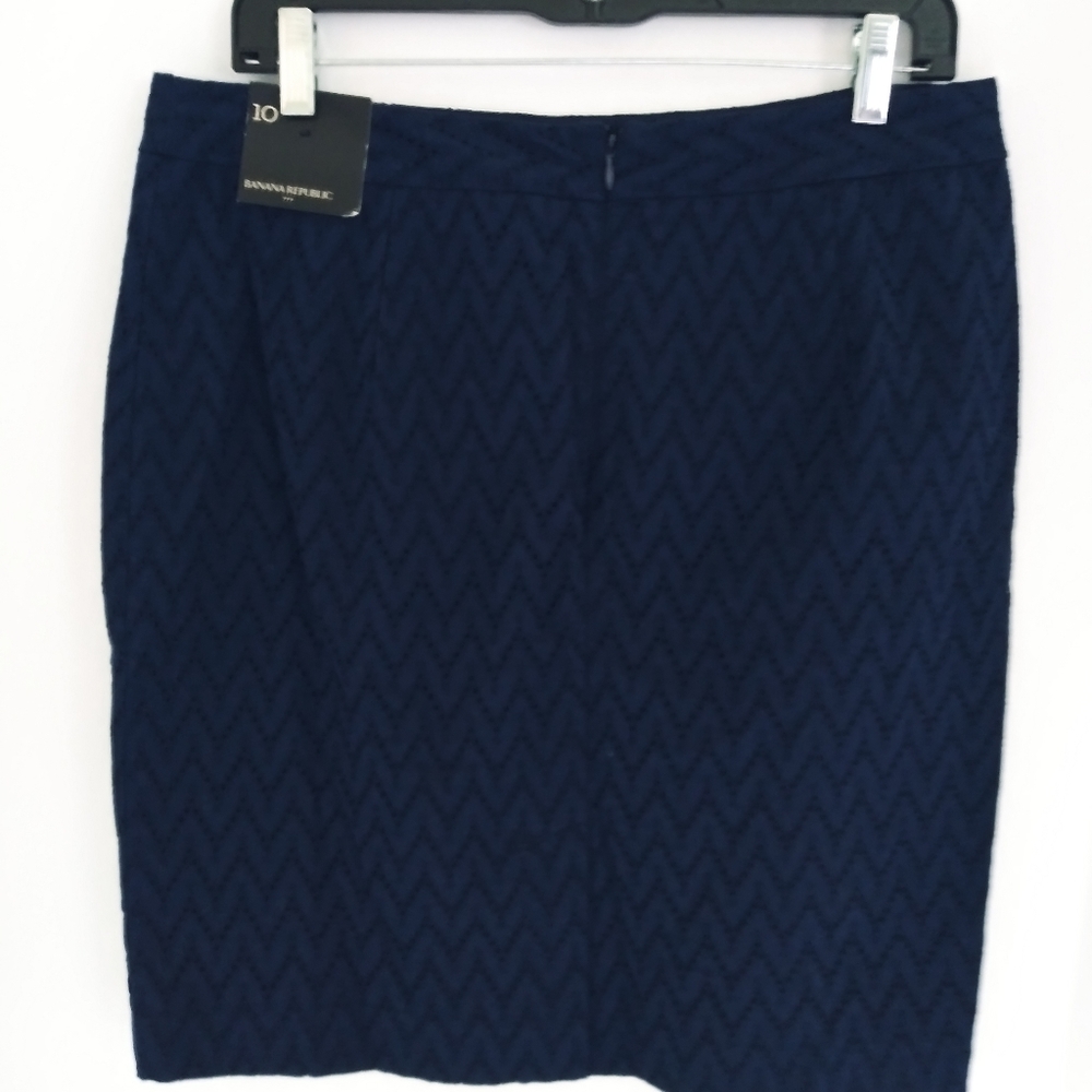 Banana Republic Lace Pencil Skirt - Picture 2 of 4